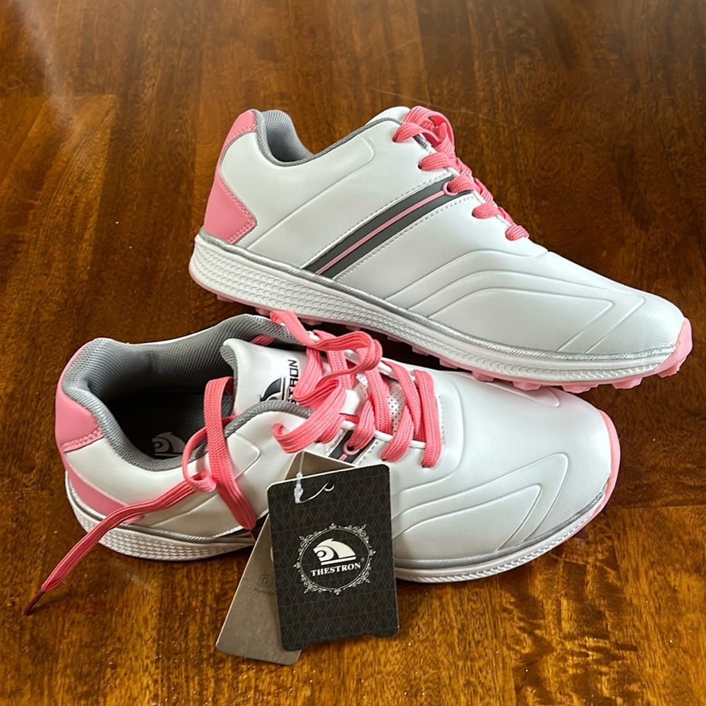 Brand new golf shoes - size 9.